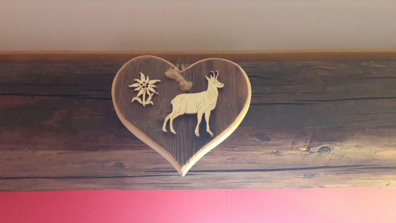 Au Coeur Du Lapidaire Septmoncel-Les-Molunes Eksteriør billede